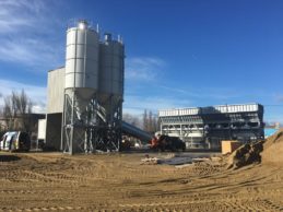 Inline Aggregate Storage Hopper + Belt Conveyor + 2 x Bolted Vertical Silos 65m³