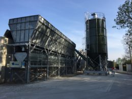 Inline Aggregate Storage Hopper + Belt Conveyor + 2 x Bolted Vertical Silos 65m³
