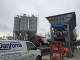 Inline Aggregate Storage Hopper + Belt Conveyor + 3 x Bolted Vertical Silos 65m³