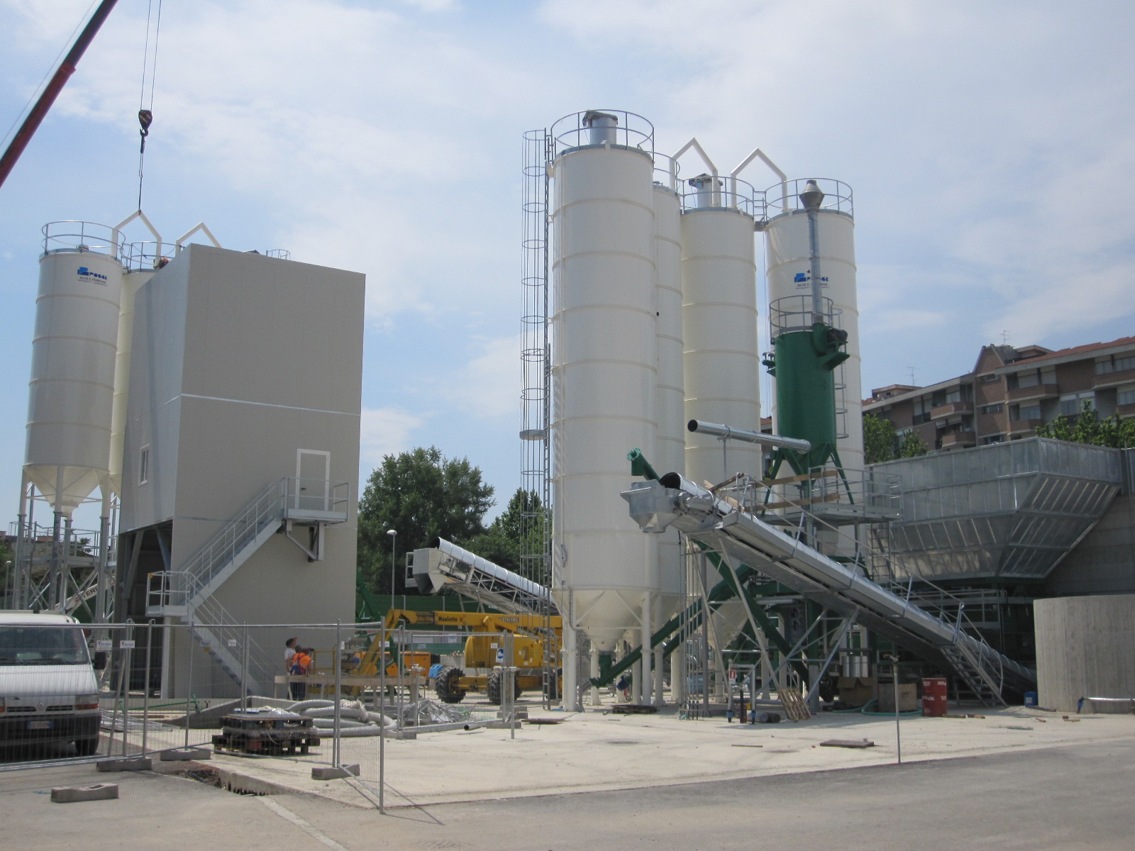 Monolithic Vertical Cement Silos + Inline Aggregate Storage Hopper + Belt Conveyor