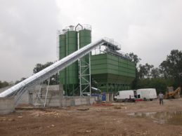 3 x Monolithic Vertical Cement Silos 57m³ + Inline Aggregate Storage Hopper + Belt Conveyor 3 x Monolithic Vertical Cement Silos 57m³ + Inline Aggregate Storage Hopper + Belt Conveyor