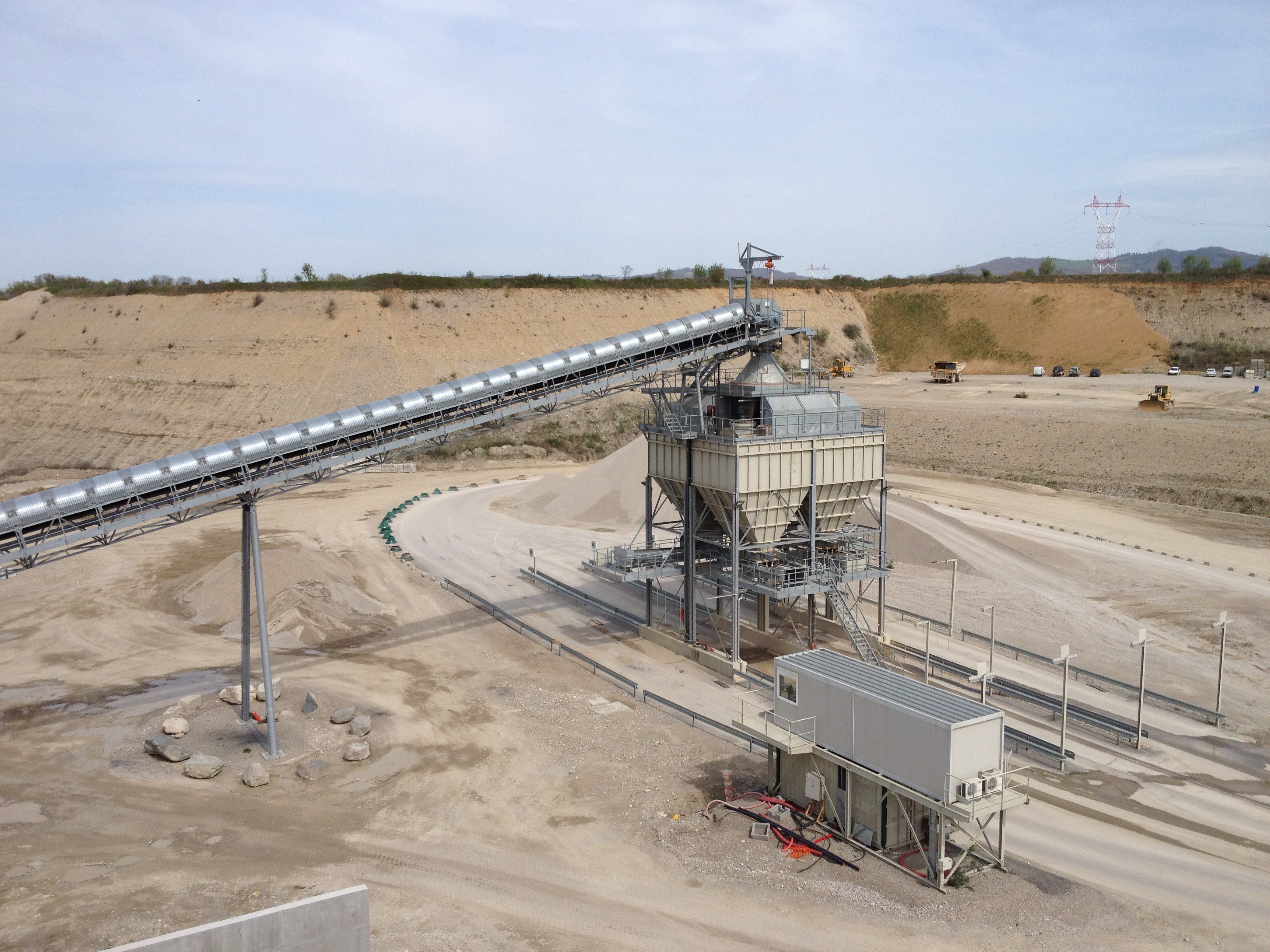 Modular cement-aggregates cement silo